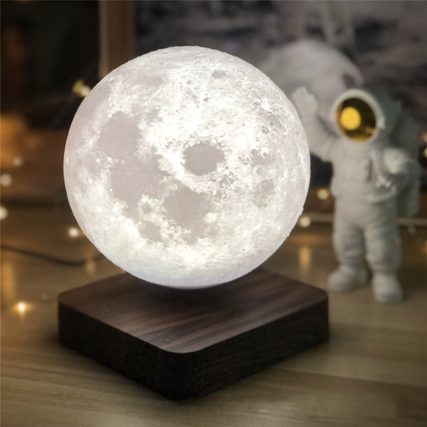 LEVITATING MOON LAMP