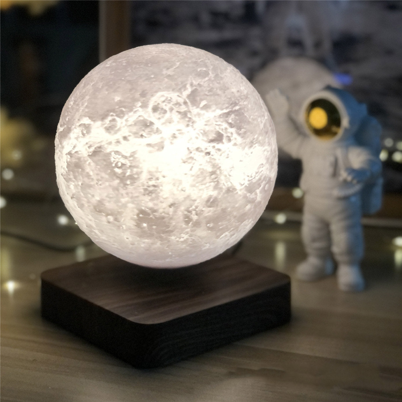 LEVITATING MOON LAMP